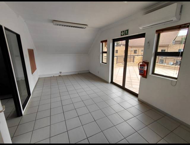 89M² OFFICE TO LET IN FOURWAYS